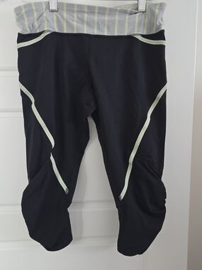 Lululemon Run Pace Crop Pants Size 6 Capris Black Green Running Gym Athletic